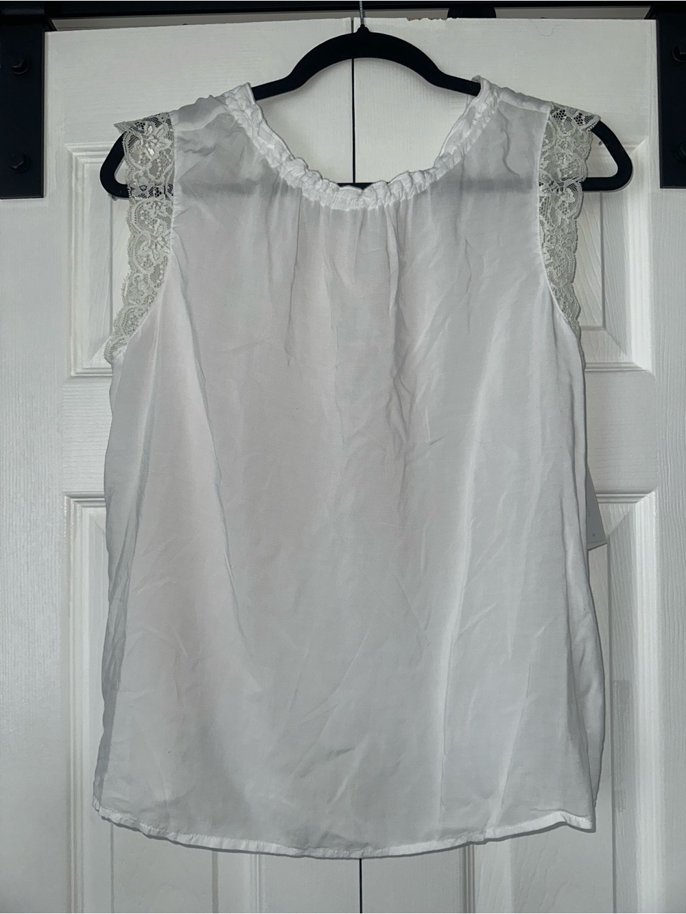 Velvet by Graham & Spencer White Lace Sleeveless Blouse XS – NWT $99 Retail